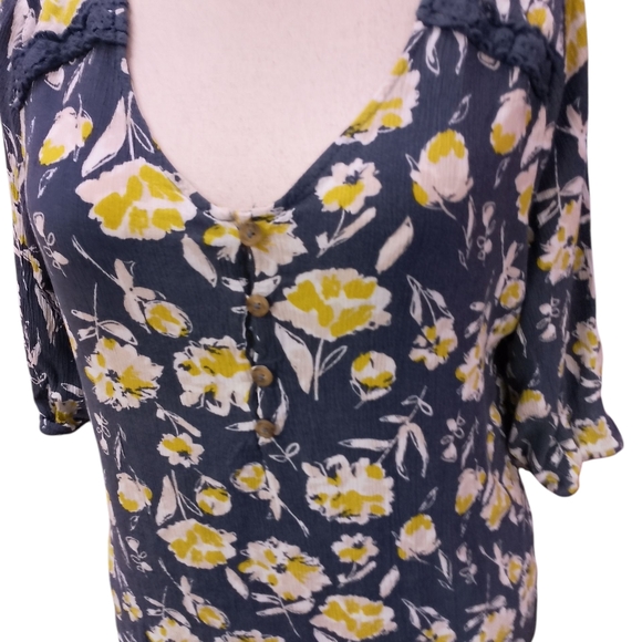 Angels V-Neck Blouse with Yellow Floral Pattern - Picture 2 of 9
